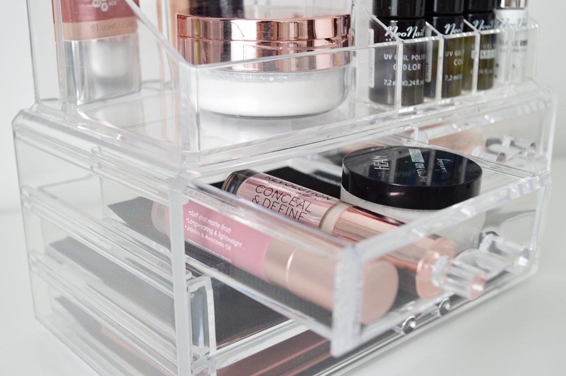 akrylowy organizer na kosmetyki jak zorganizować kosmetyki